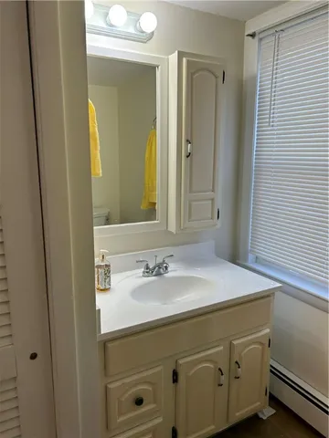 $1,900 | 6 Chestnut Street, Unit 1, Westerly, RI 02891