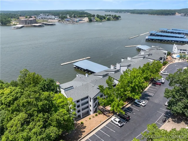$335,000 | 4897 Bridgepointe Drive, Unit 141, Osage Beach, MO 65065