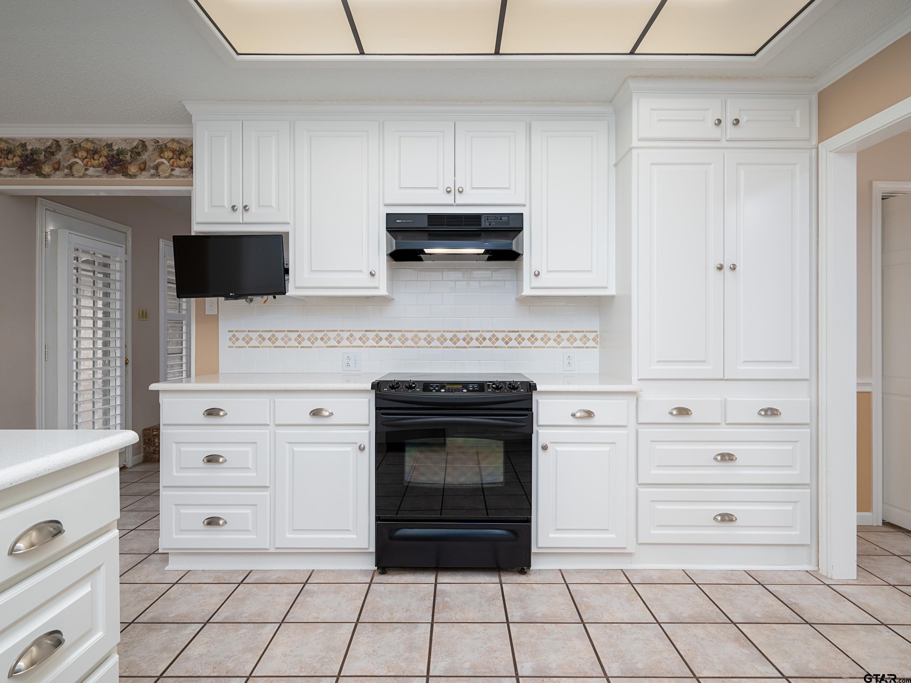 17984 Briarcrest Flint, TX 75762 - Photo 11 of 29 a kitchen with white cabinets and appliances