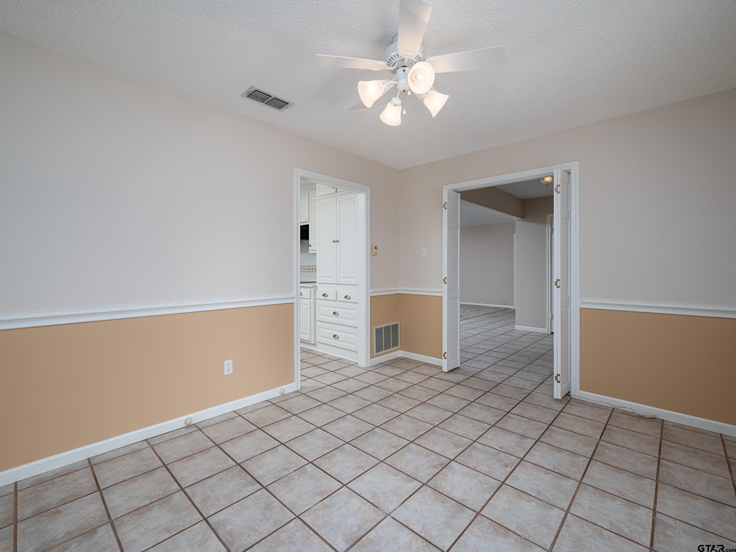 17984 Briarcrest Flint, TX 75762 - Photo 14 of 29 a view of a livingroom with an empty space