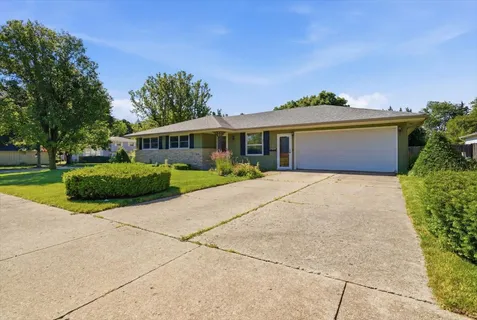 $299,900 | 2705 Adelaide Avenue, Waukegan, IL 60087
