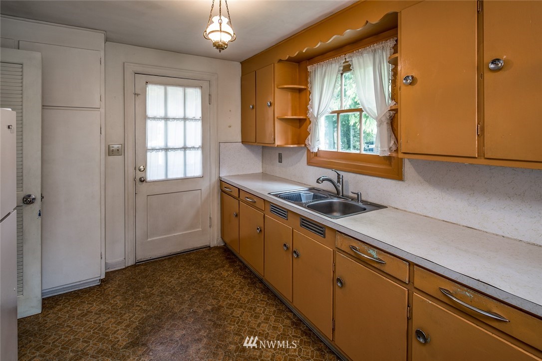 2341 Yew Street Road Bellingham, WA 98229 - Photo 9 of 31 Gallery Image 9