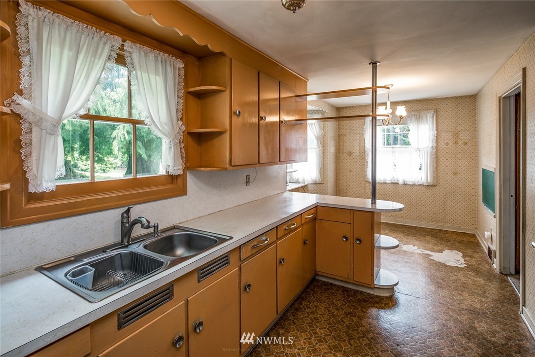 2341 Yew Street Road Bellingham, WA 98229 - Photo 10 of 31 Gallery Image 10