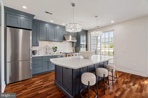 $899,000 | 406 Regatta Drive, Philadelphia, PA 19146
