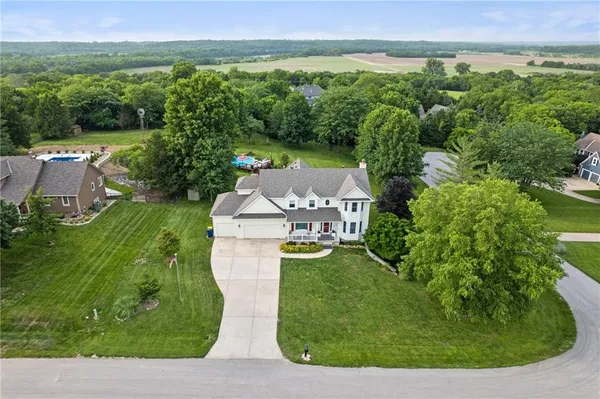 $600,000 | 30602 84th Circle, De Soto, KS 66018