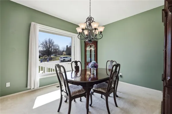 $600,000 | 30602 84th Circle, De Soto, KS 66018