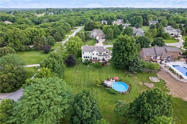 $600,000 | 30602 84th Circle, De Soto, KS 66018