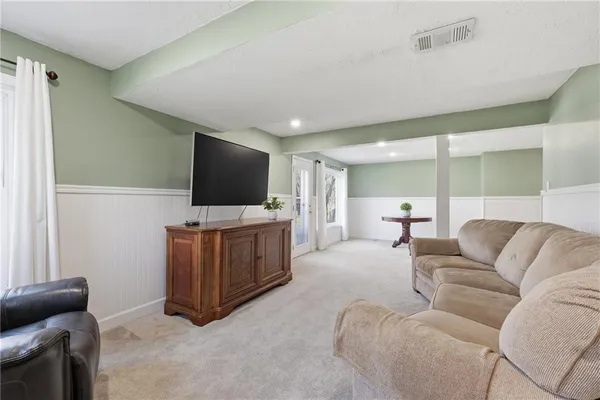 $600,000 | 30602 84th Circle, De Soto, KS 66018
