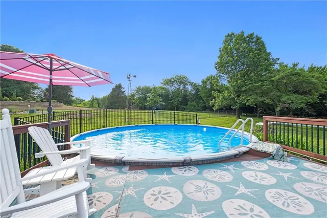 $675,000 | 30602 84th Circle, De Soto, KS 66018