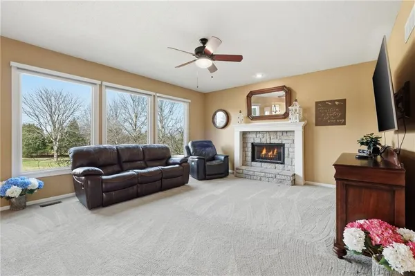 $600,000 | 30602 84th Circle, De Soto, KS 66018