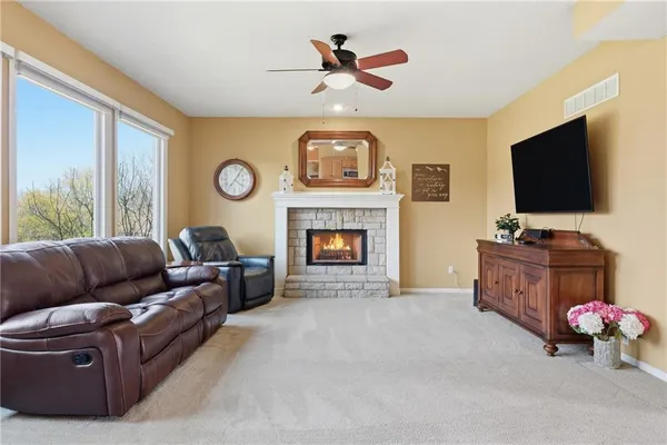 $600,000 | 30602 84th Circle, De Soto, KS 66018