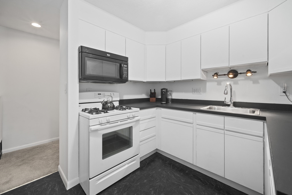 23 Concord Greene, Unit 4 Concord, MA 01742 - Photo 11 of 34