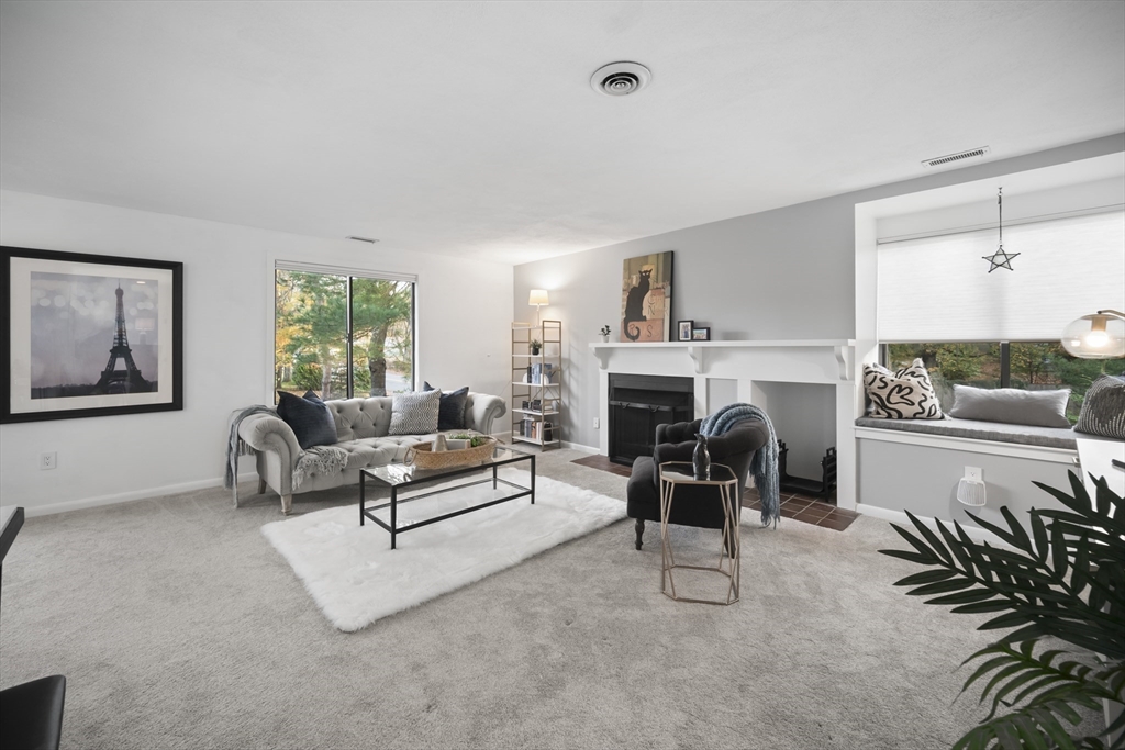 23 Concord Greene, Unit 4 Concord, MA 01742 - Photo 4 of 34