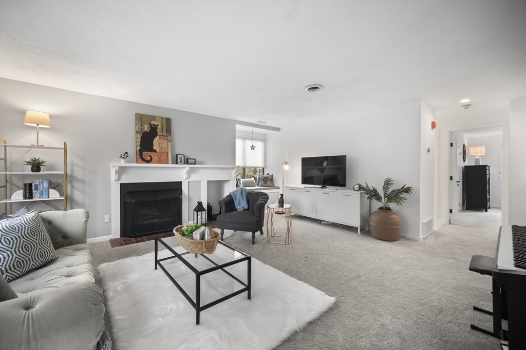 23 Concord Greene, Unit 4 Concord, MA 01742 - Photo 5 of 34