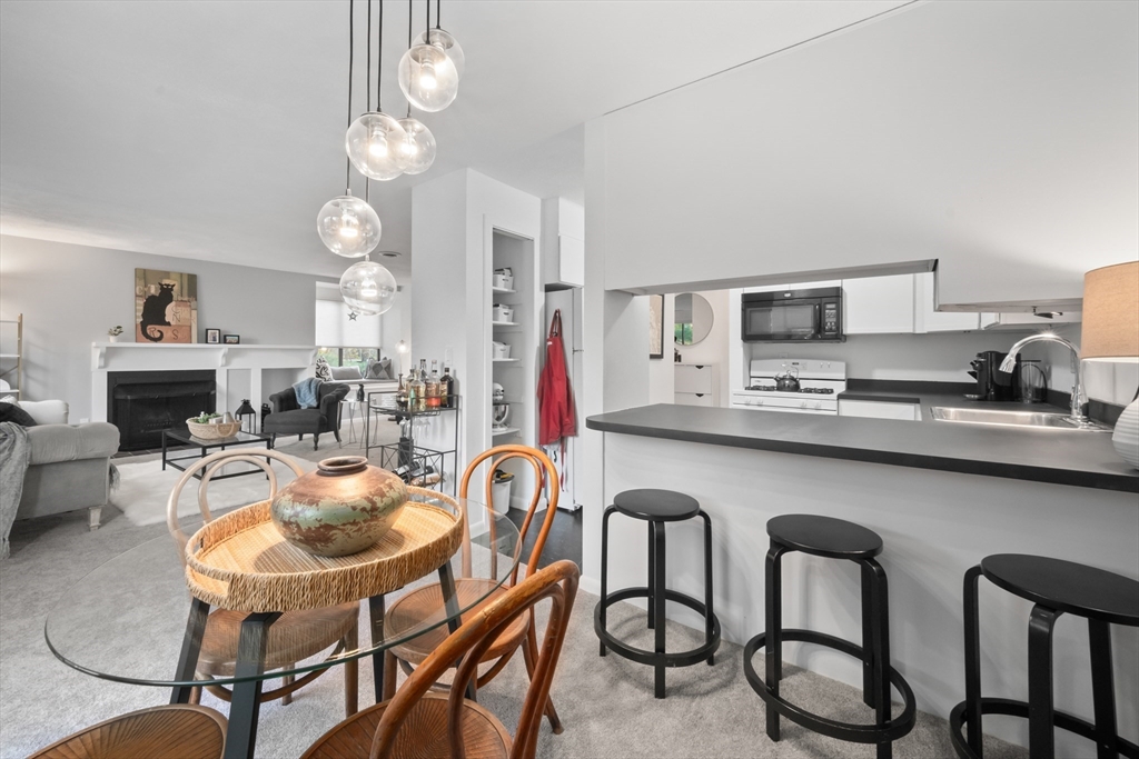 23 Concord Greene, Unit 4 Concord, MA 01742 - Photo 6 of 34