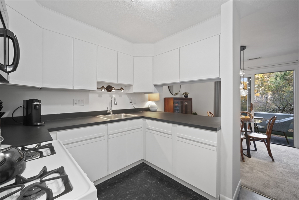 23 Concord Greene, Unit 4 Concord, MA 01742 - Photo 10 of 34