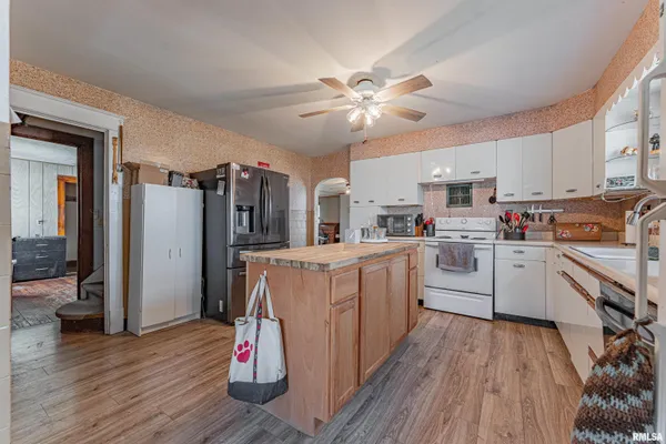 $219,000 | 2635 County Road 950, Lovington, IL 61937