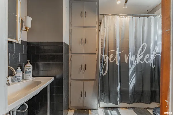 $219,000 | 2635 County Road 950, Lovington, IL 61937