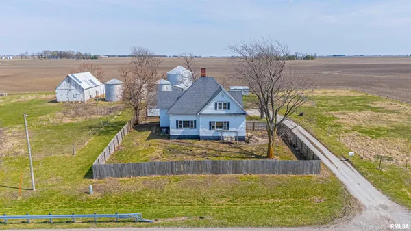 $219,000 | 2635 County Road 950, Lovington, IL 61937