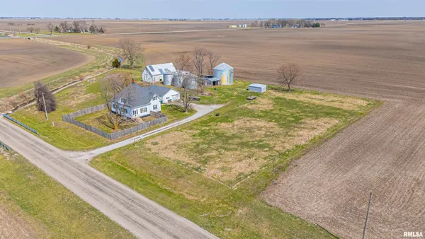 $219,000 | 2635 County Road 950, Lovington, IL 61937