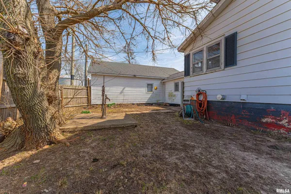 $219,000 | 2635 County Road 950, Lovington, IL 61937