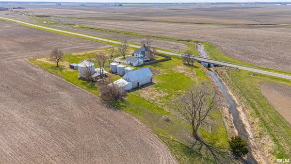 $219,000 | 2635 County Road 950, Lovington, IL 61937