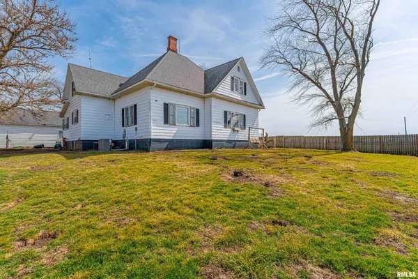 $219,000 | 2635 County Road 950, Lovington, IL 61937