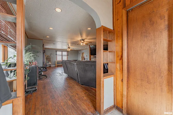 $219,000 | 2635 County Road 950, Lovington, IL 61937
