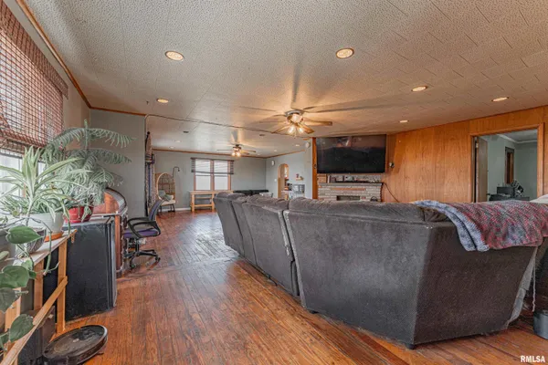 $219,000 | 2635 County Road 950, Lovington, IL 61937