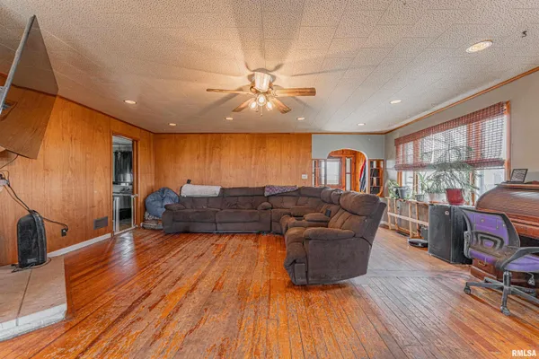 $219,000 | 2635 County Road 950, Lovington, IL 61937