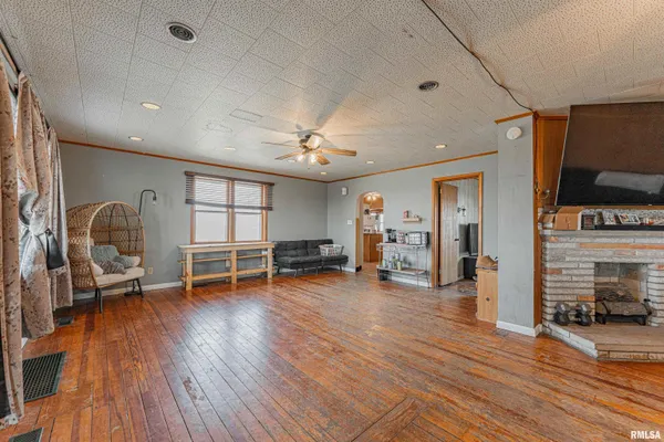 $219,000 | 2635 County Road 950, Lovington, IL 61937