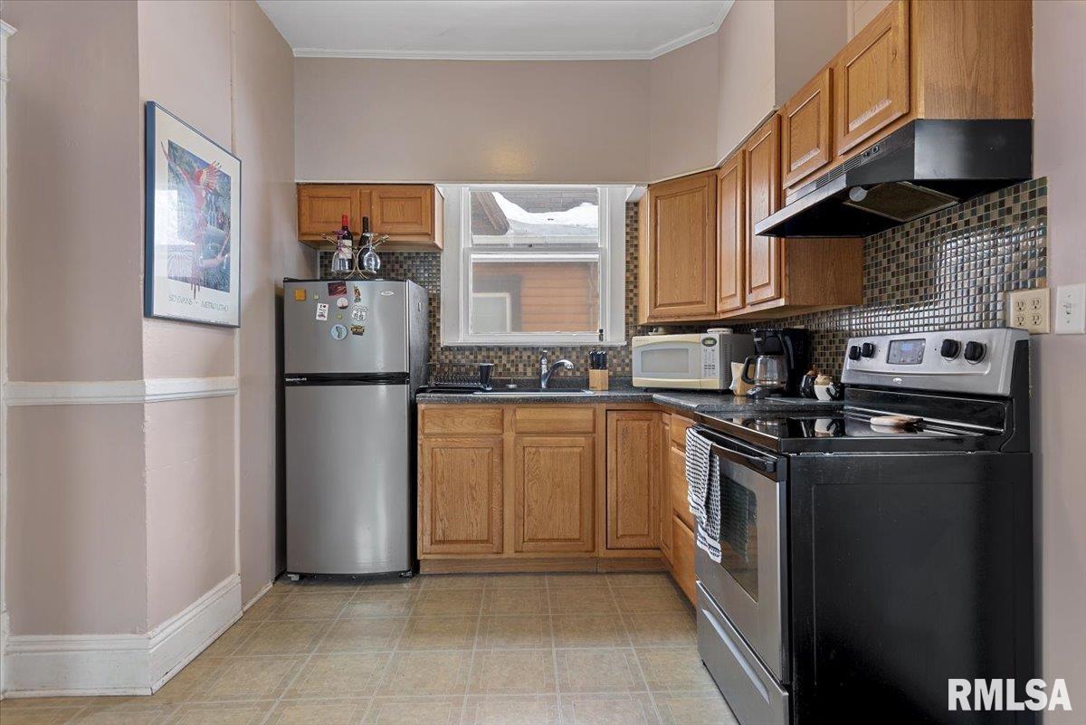 958 North 2nd Street Springfield, IL 62702 - Photo 11 of 27