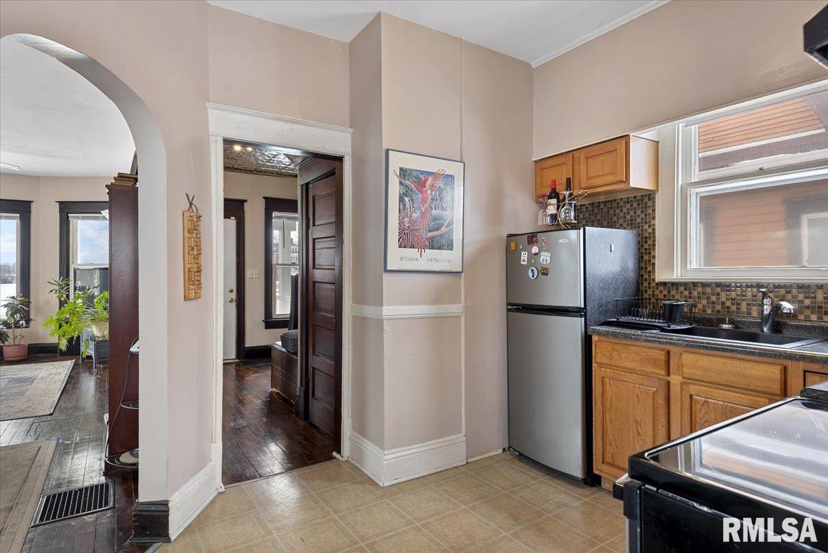 958 North 2nd Street Springfield, IL 62702 - Photo 12 of 27