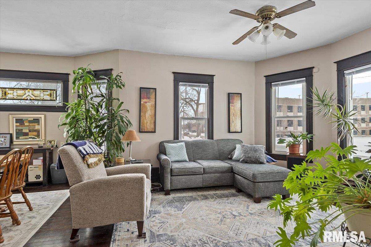 958 North 2nd Street Springfield, IL 62702 - Photo 3 of 27