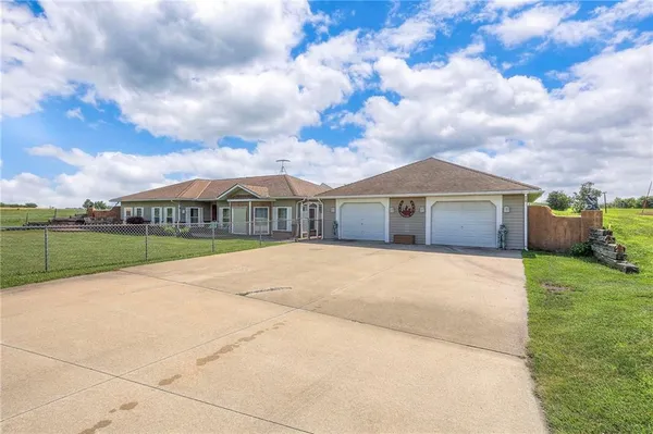 $596,550 | 10804 Wellman Road, McLouth, KS 66054