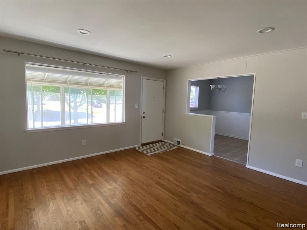 2360 Rosemont Road Berkley, MI 48072 - Photo 5 of 16