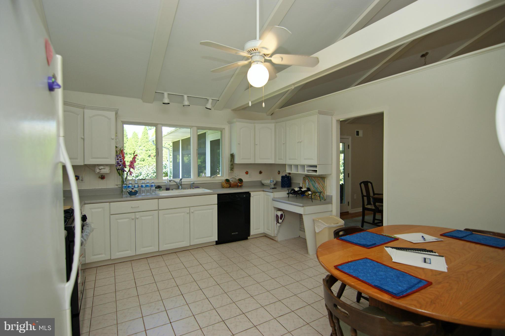 535 Stratford Road Fallston, MD 21047 - Photo 2 of 29 Large Eat=In Kitchen