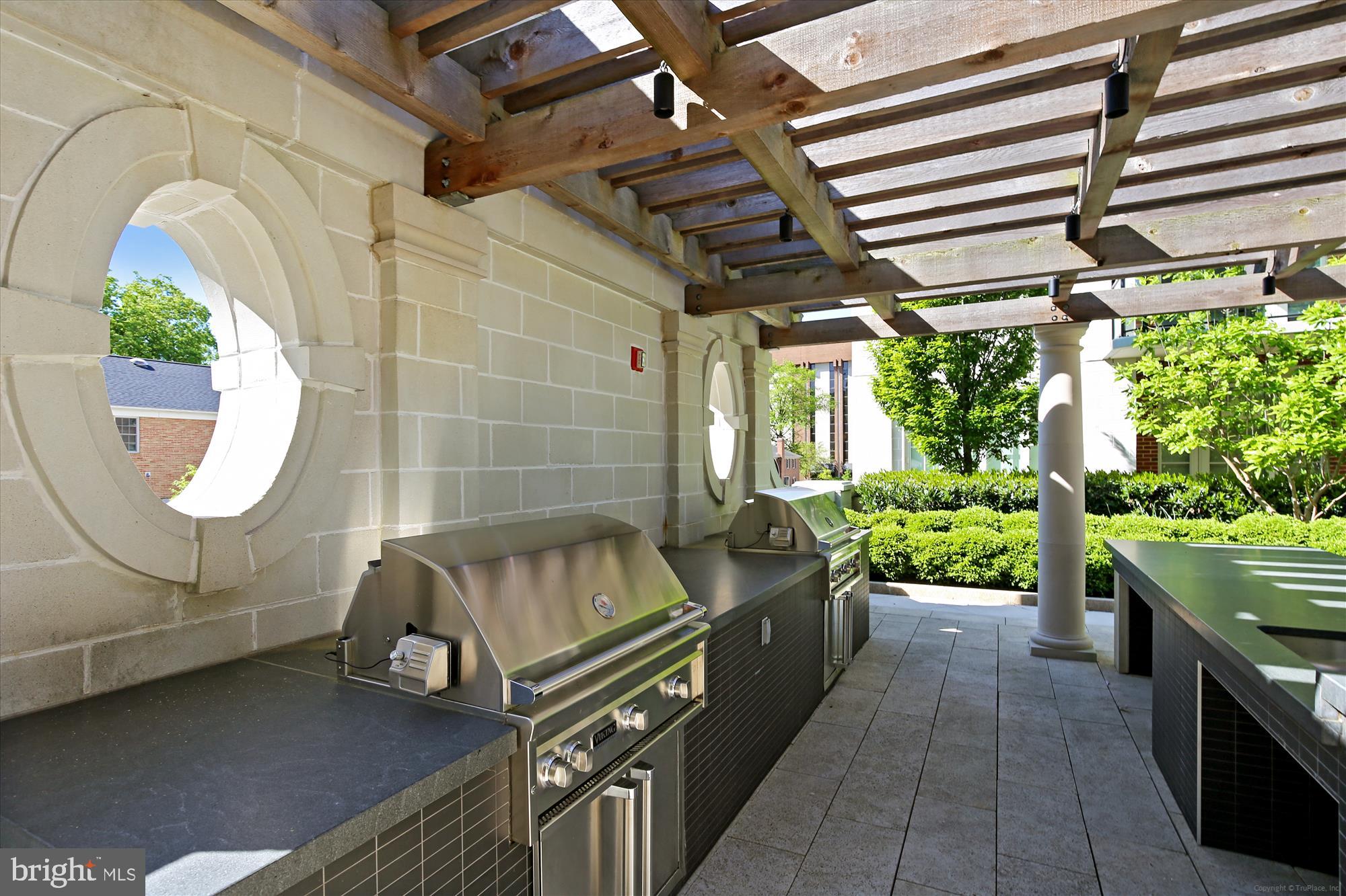 6900 Fleetwood Road, Unit 600 McLean, VA 22101 - Photo 23 of 31 a outdoor living space with furniture