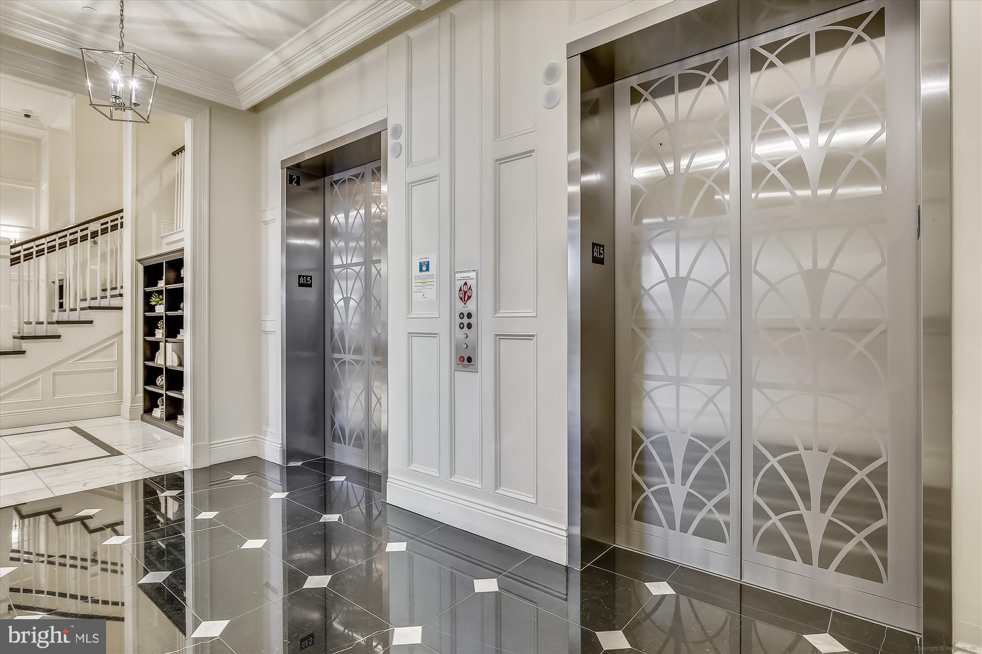 6900 Fleetwood Road, Unit 600 McLean, VA 22101 - Photo 29 of 31 a bathroom with a glass shower door and a bathtub
