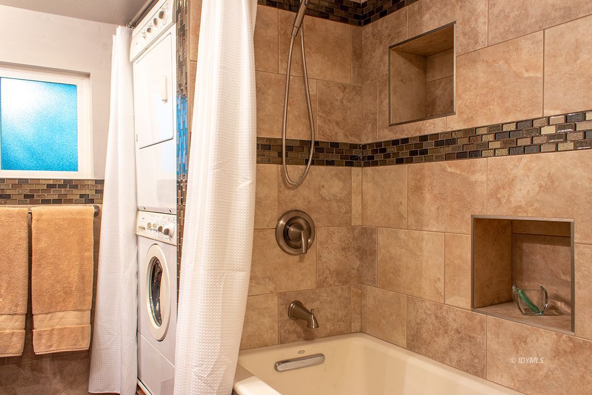 25341 Tahquitz Road Idyllwild, CA 92549 - Photo 36 of 56 a bathroom with a shower