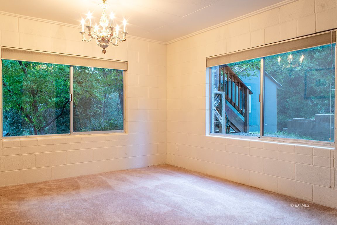 25341 Tahquitz Road Idyllwild, CA 92549 - Photo 41 of 56 an empty room with a window