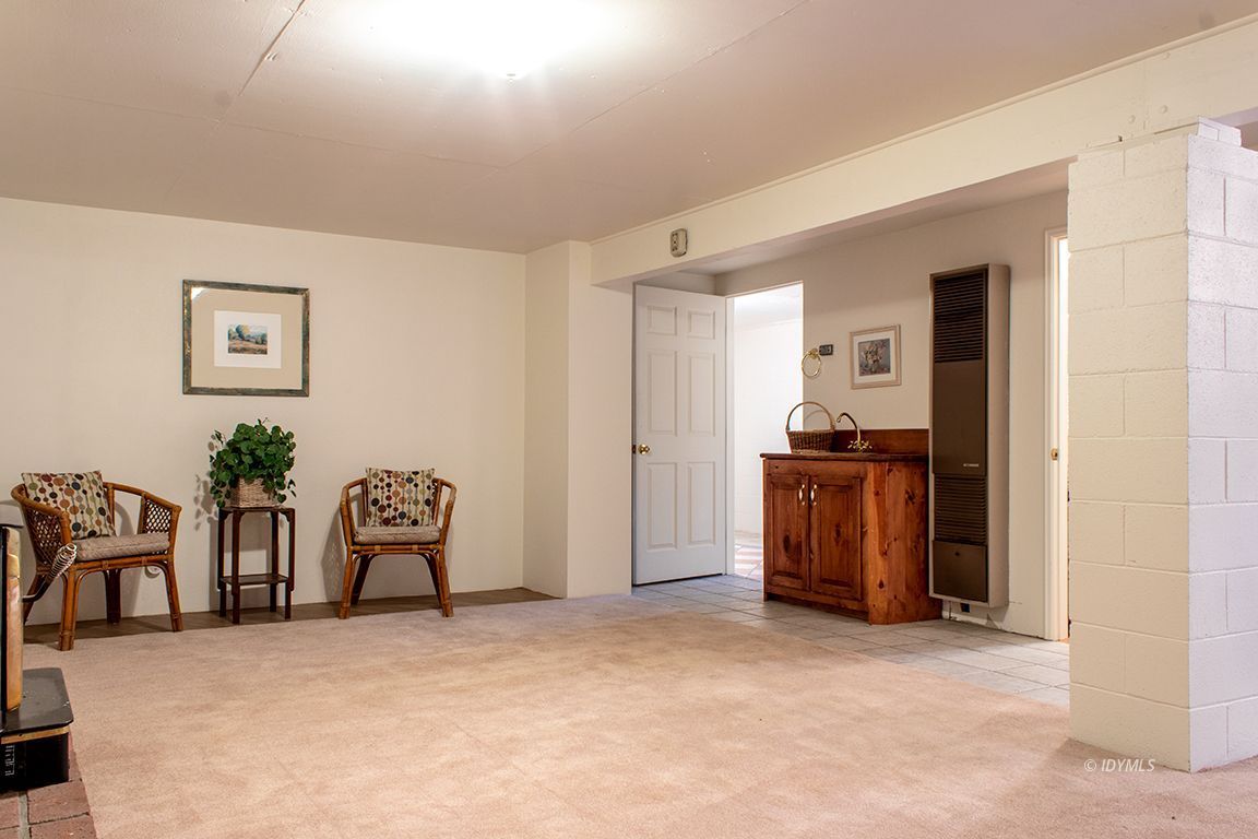 25341 Tahquitz Road Idyllwild, CA 92549 - Photo 43 of 56 a view of a livingroom with furniture and an empty room