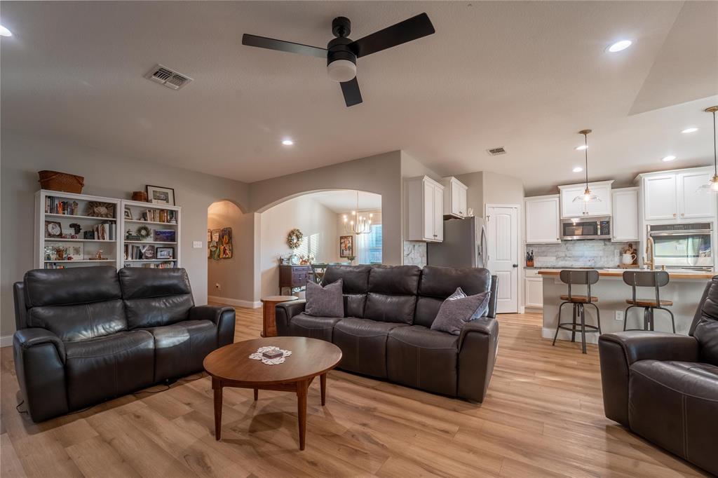 5521 Wisdom Court Waco, TX 76708 - Photo 7 of 28 Living room