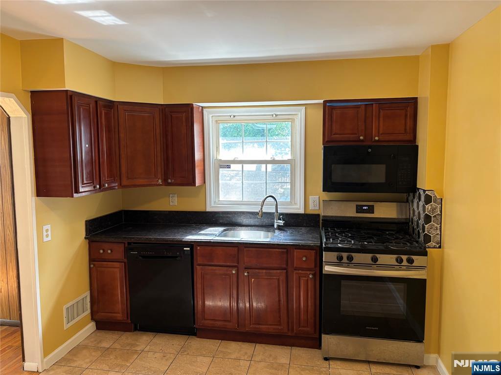 31 Farview Terrace, Unit 2 Paramus, NJ 07652 - Photo 6 of 7