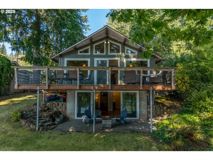 a view of a house with backyard and garden