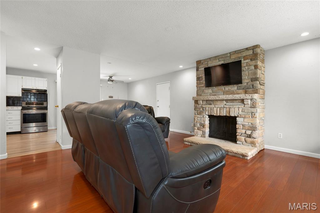 18 Roland Avenue Ballwin, MO 63021 - Photo 2 of 25 Gallery Image 2