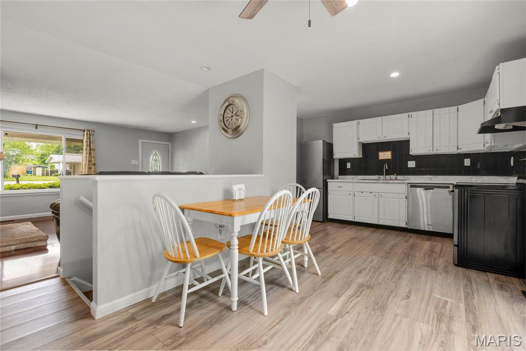 18 Roland Avenue Ballwin, MO 63021 - Photo 4 of 25 Gallery Image 4