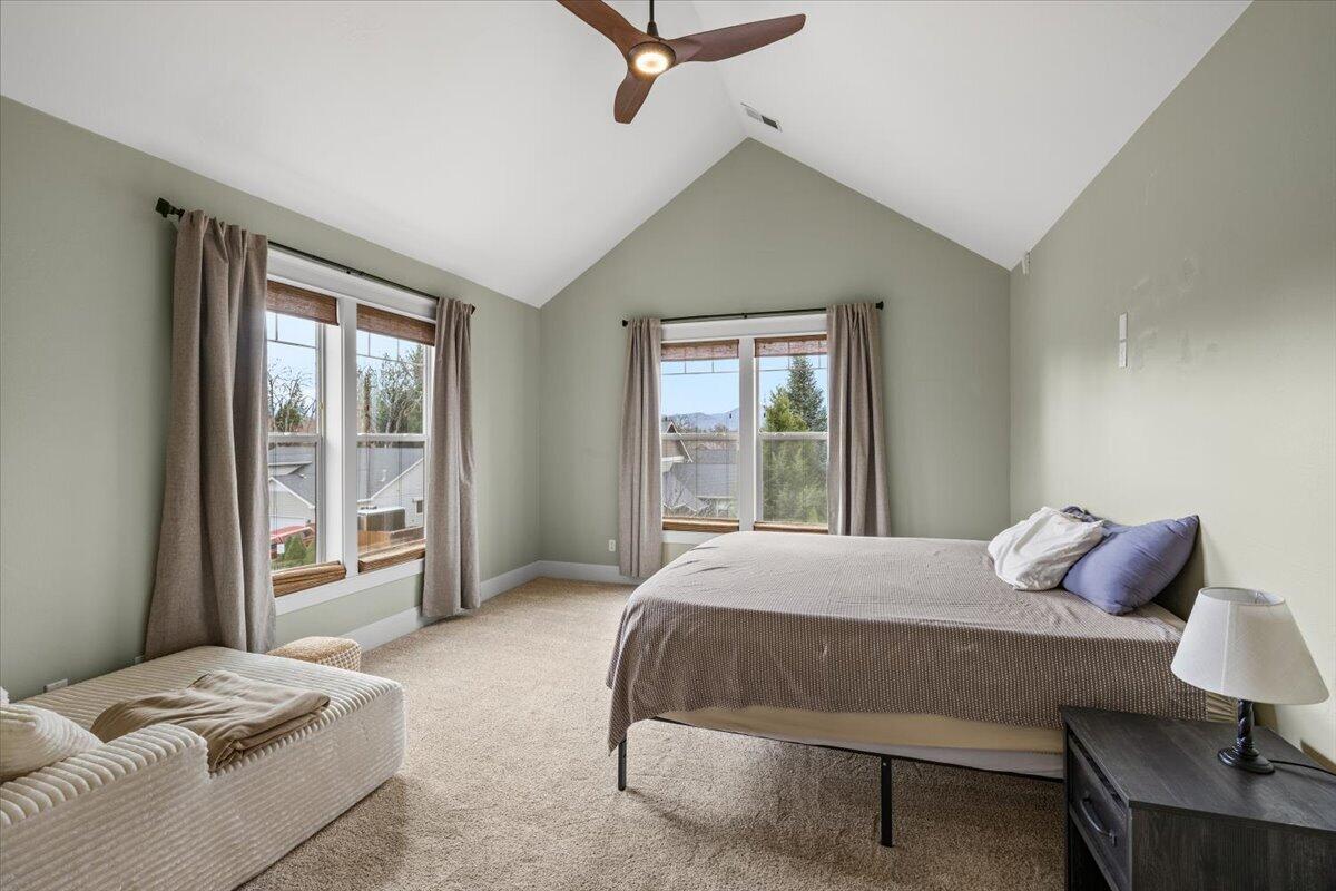 637 Oak Wood Eagle Point, OR 97524 - Photo 20 of 47
