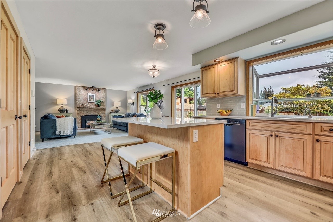 17430 Gravenstein Road Bothell, WA 98012 - Photo 5 of 30