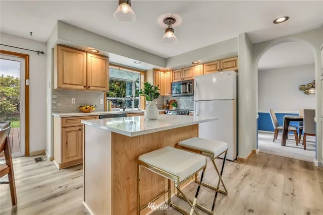 $4,500 | 17430 Gravenstein Road, Bothell, WA 98012